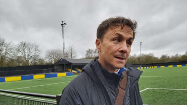 Direktur Teknik Garuda Select, Dennis Wise, ditemui di kawasan Walsall, Inggris