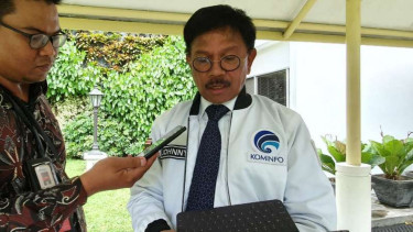 Menkominfo Johnny G Plate (kanan).