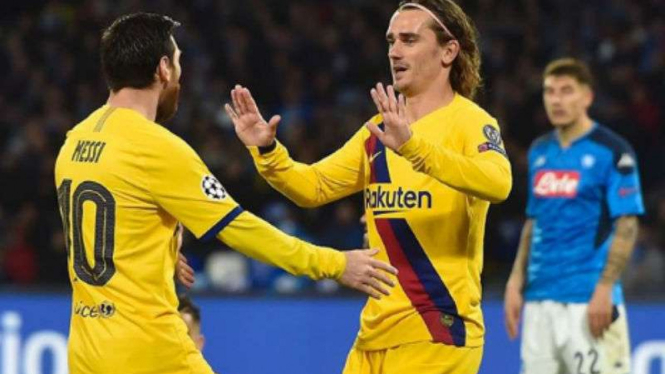 Duel Napoli vs Barcelona.