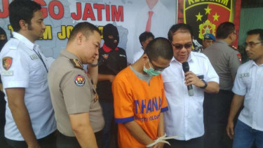 Polda Jatim tangkap pria diduga menipu Gojek ratusan juta rupiah.