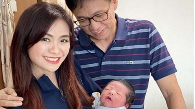 Puspa Dewi dikaruniai cucu