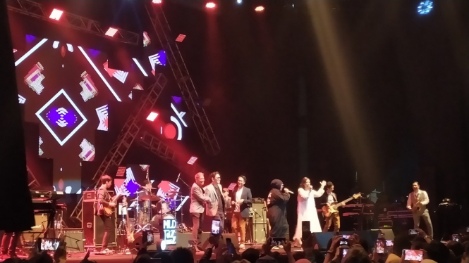 Fariz RM, Humania, dan Potret tampil satu panggung di BNI JJF 2020. Sumber: VIVA/Wahyu Firmansyah