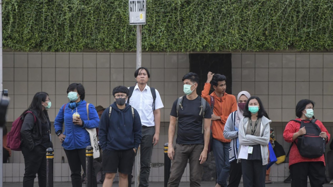 Pakai masker sebagai antisipasi wabah Virus.