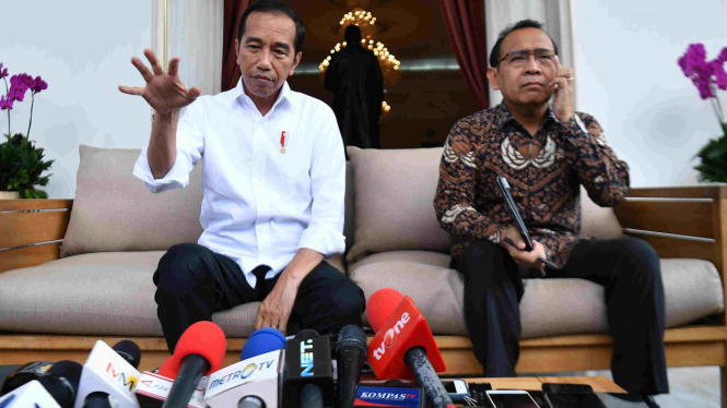 Presiden Jokowi dan Mensesneg Pratikno.