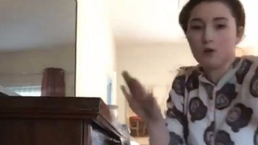 Sambil Ketakutan, Gadis Ini Berhasil Rekam Penampakan Hantu