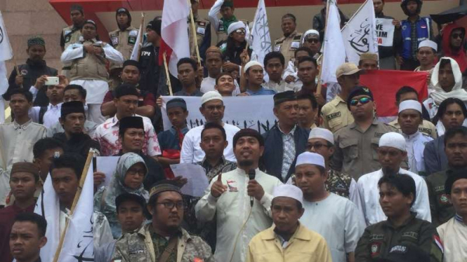 Aksi bela Muslim India yang digelar di Makassar menuntut Dubes India diusir dari Indonesia, Jumat (6/3/2020).