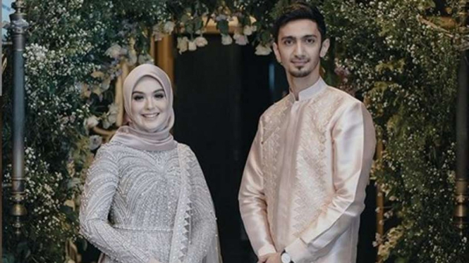Vebby Palwinta dan Razi Bawazier.