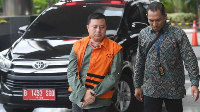 Terdakwa yang juga kader PDIP, Saeful Bahri, di KPK.