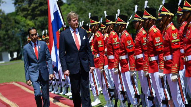 Presiden Joko Widodo (kiri) dan Raja Belanda Willem Alexander  