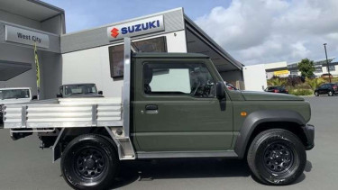 Suzuki Jimny Pikap.