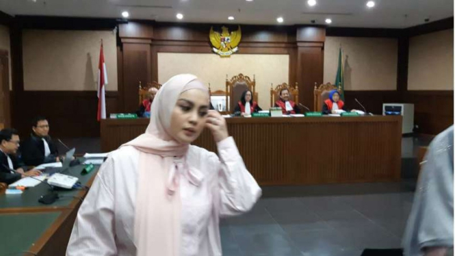 Jennifer Dunn di sidang pengadilan