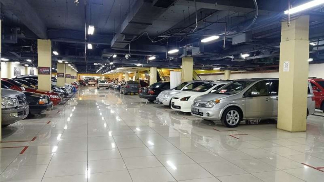Sentra penjualan mobil bekas.