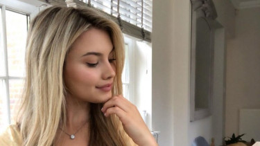 Pegolf cantik asal Inggris, Lucy Robson.