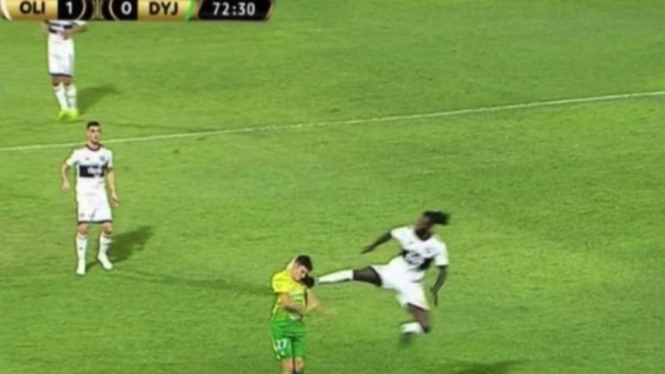 Mantan pemain Arsenal yang membela Olimpia, Adebayor