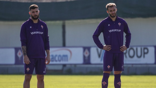 Patrick Cutrone (kiri) positif terjangkit virus Corona.