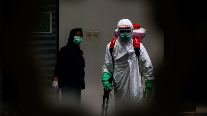 Penyemprotan disinfektan guna mencegah penyebaran COVID-19 atau Virus Corona.