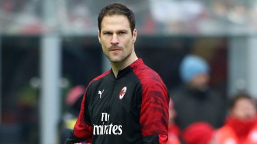 Kiper pinjaman AC Milan, Asmir Begovic