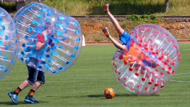 Barcelona melakukan bubble Football.