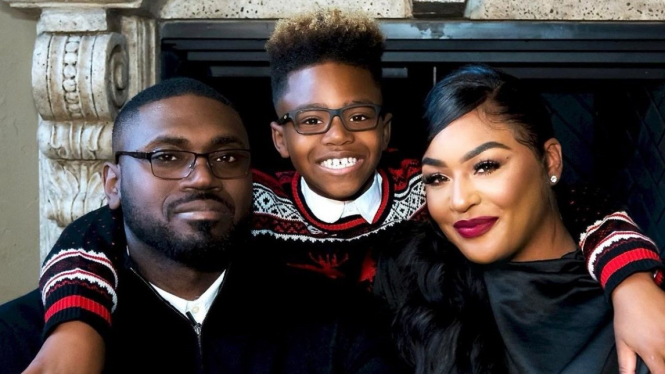 Mantan pemain Detroit Pistons, Jason Maxiell bersama istri dan anaknya