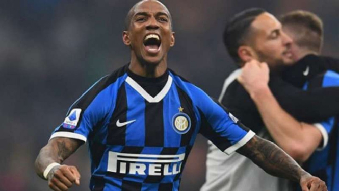 Bek Inter Milan, Ashley Young.