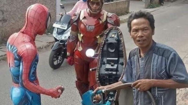 Foto 'Avangers' sedang isi bensin beredar ditengah social distancing.