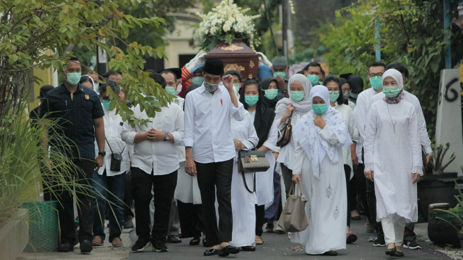 Pemakaman Ibunda Presiden Joko Widodo, Sujiatmi Notomiharjo
