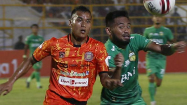 Winger Bhayangkara FC, Saddil Ramdani (kanan).