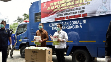 Penyerahan bantuan ke Menteri BUMN, Erick Thohir