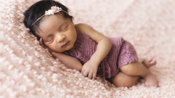 bayi perempuan