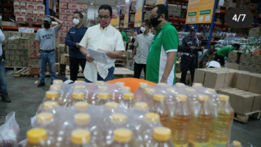 Anies Baswedan di Pasar Grosir 