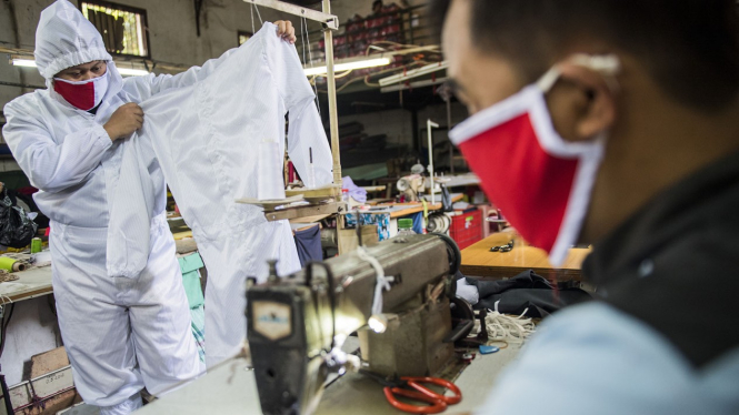 Produksi Alat Pelindung Diri (APD) untuk Tenaga Medis.