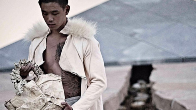 Tas dari tulang manusia rancangan Arnold Putra
