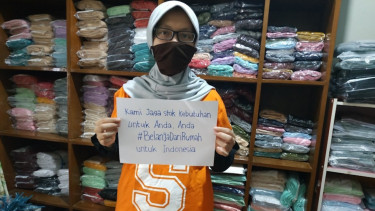 Pemilik toko @hanifiyah, salah satu pejuang #ShopeeDariRumah yang terdampak pelemahan ekonomi
akibat COVID-19.
