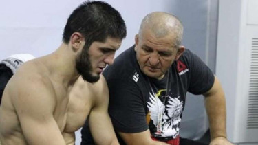 Juara kelas ringan UFC, Khabib Nurmagomedov dan ayahnya, Abdulmanap.