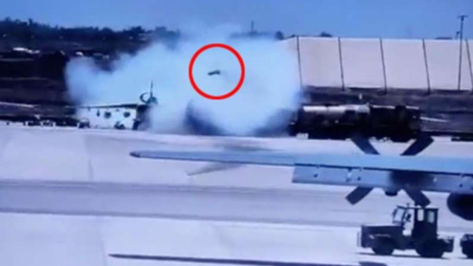 VIVA Militer: Roket Sukhoi yang terbang sendiri di pangkalan militer Chad.