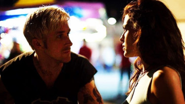 Ryan Gosling dan Eva Mendes dalam The Place Beyond The Pines.