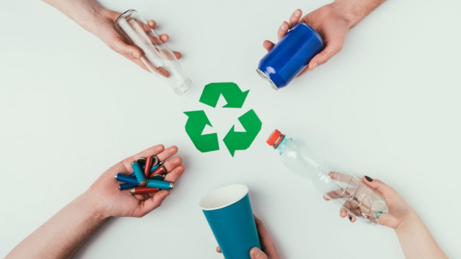 ilustrasi daur ulang plastik.