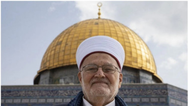 Iman masjid Al-Aqsa, Sheikh Ekrima Sabri. 