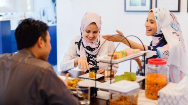 Kebagagiaan Saat Berbuka Puasa.