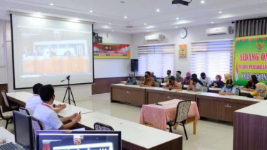 Sidang online bagi pelanggar PSBB di Pekanbaru, Riau.