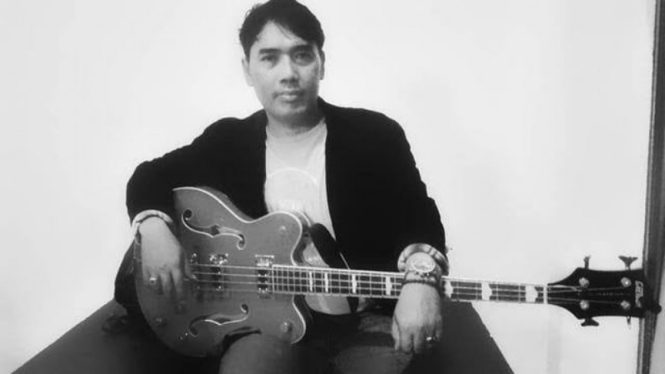 Mantan bassist Dewa 19, Erwin Prasetya.