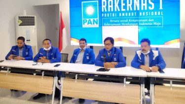 Wakil Ketua Umum PAN Viva Yoga Mauladi saat konferensi pers tentang penyelenggaraan Rakernas partai itu di Jakarta, Minggu, 3 Mei 2020.