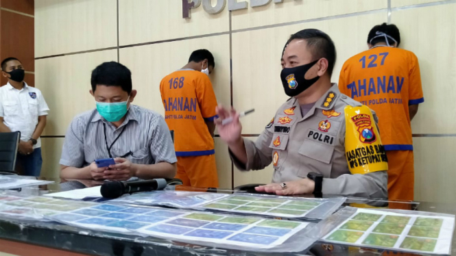 Polda Jatim merilis pelaku bermodus skimming