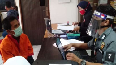 Baru bebas karena wabah corona, Ramadhan (21) kembali harus masuk penjara mencuri rumah warga.