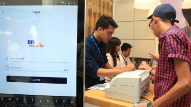 Transaksi elektronik banking di Bank BRI.