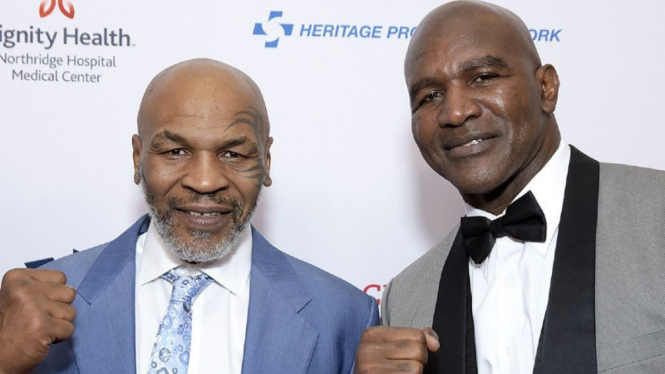 Mike Tyson dan Evander Holyfield