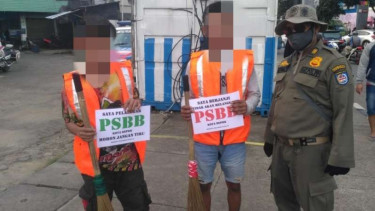 Para pelanggar PSBB di Depok mendapatkan sanksi.