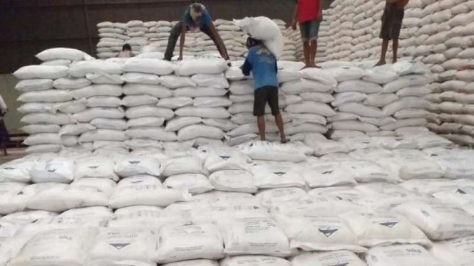 Bulog tambah impor gula penuhi kebutuhan dalam negeri
