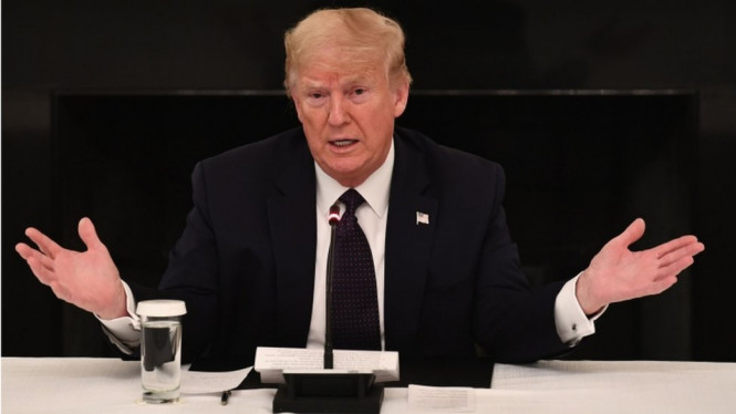 Presiden AS Donald Trump mengaku dirinya mengonsumsi hidroksiklorokuin untuk menangkal virus corona. Padahal, menurut sejumlah kajian, obat malaria itu tidak terbukti ampuh dalam melawan Covid-19.-AFP/GETTY IMAGES