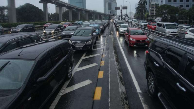 Macet di tol dalam kota (foto ilustrasi)